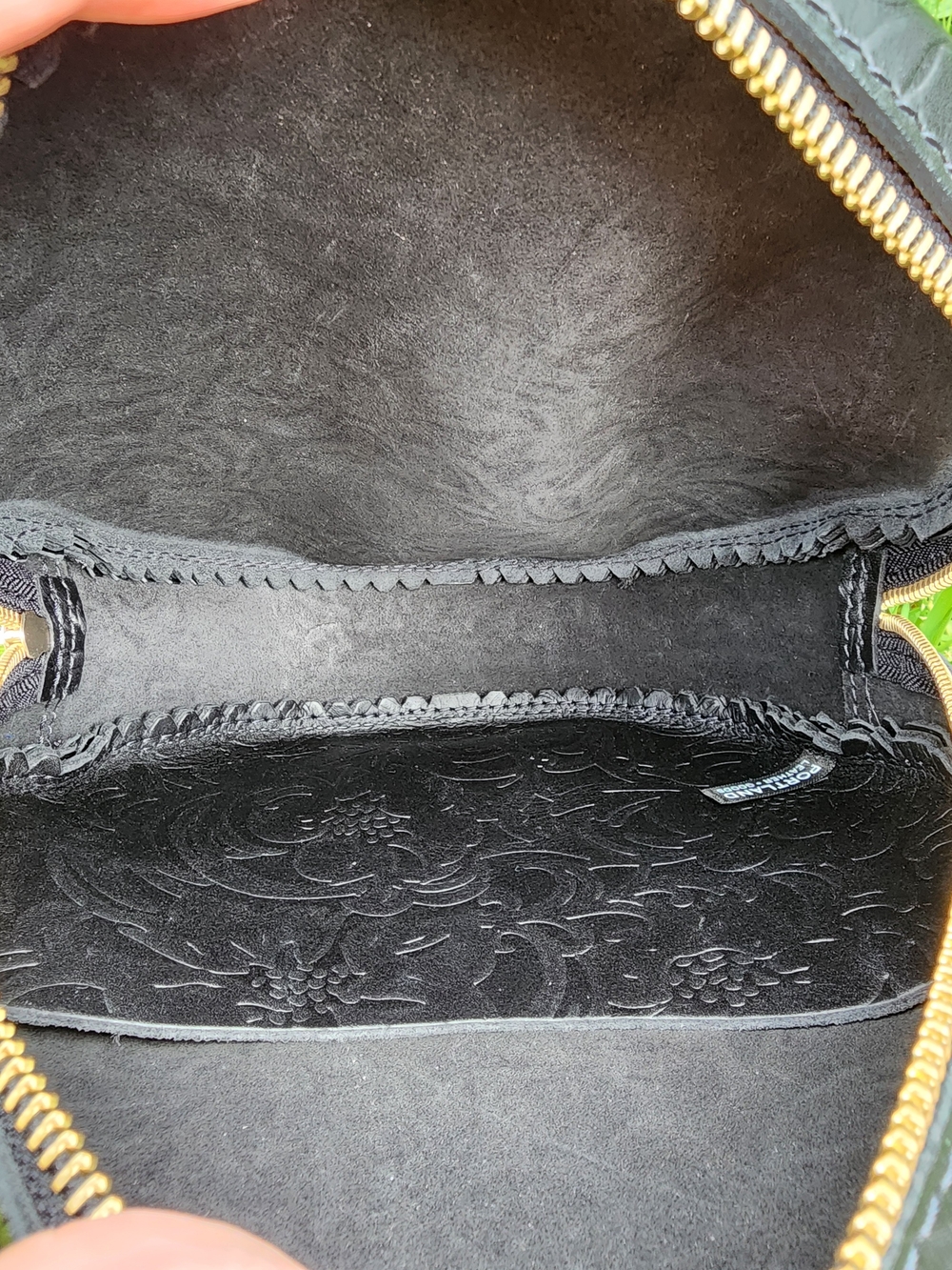 Portland Leather Large Circle Crossbody Black Dahlia - Picture 4 of 6